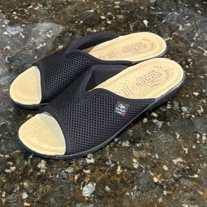 New Fly Flot Anatomical Slip On black Mesh Shoes! (37) 6.5 women’s